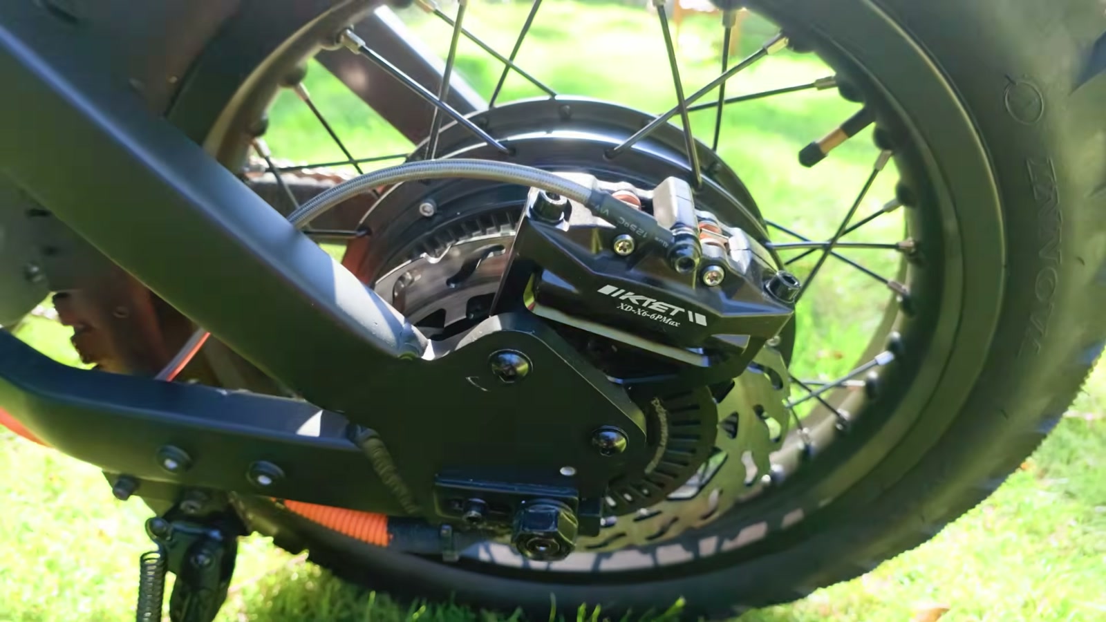 Video still from Ariel Rider Grizzly 72V Review: Fast, Heavy, and Surprisingly Smooth at 3:48