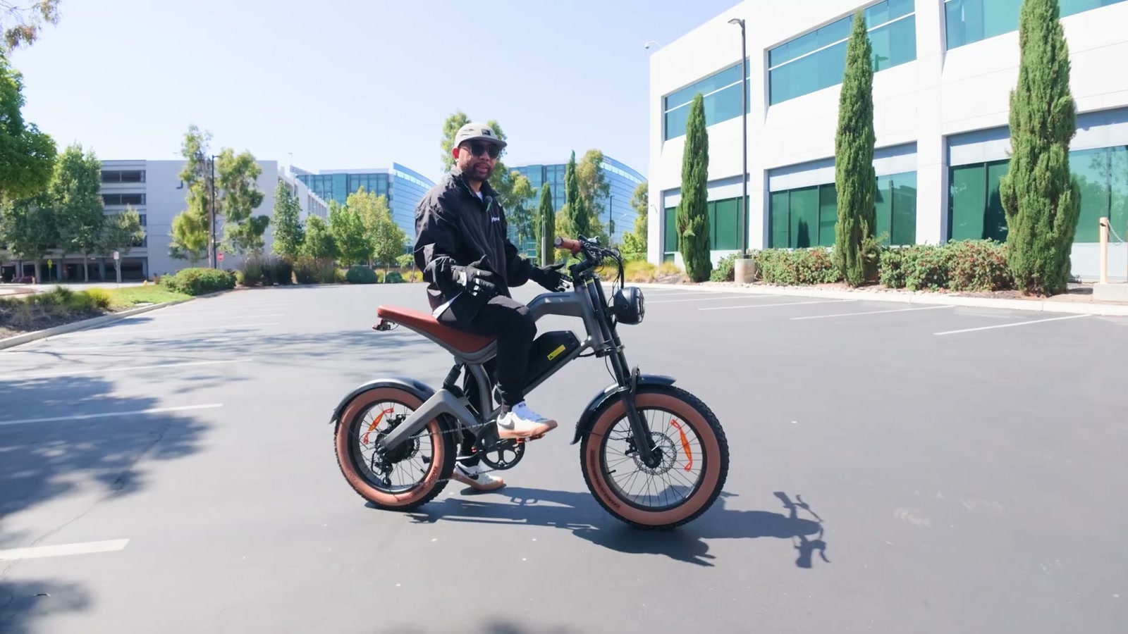 Video still from DYU M20 Lite Review: A Futuristic, Fat-Tire Moped-Style Ebike That’s Surprisingly Nimble at 4:16