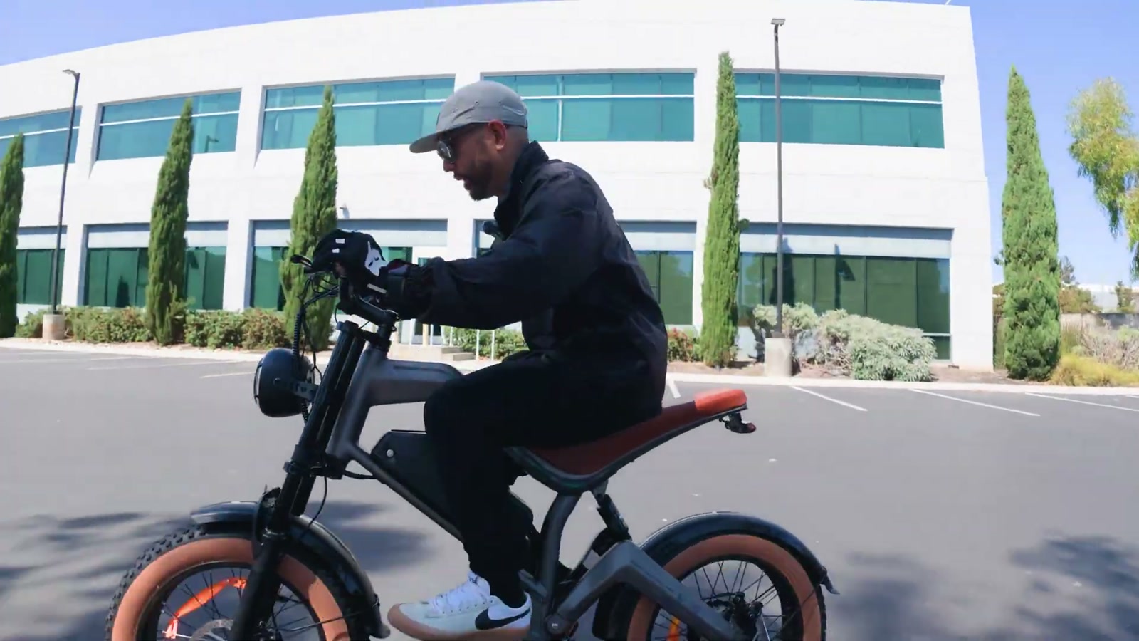 Video still from DYU M20 Lite Review: A Futuristic, Fat-Tire Moped-Style Ebike That’s Surprisingly Nimble at 6:47