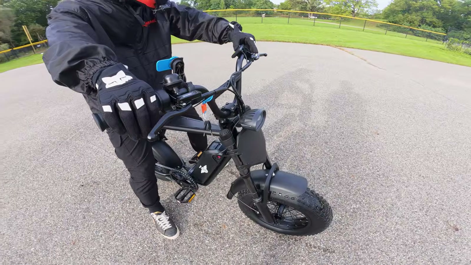 Video still from Freego Maxx M3 Review: A Mini Electric Bike With Surprisingly Big Torque at 5:05