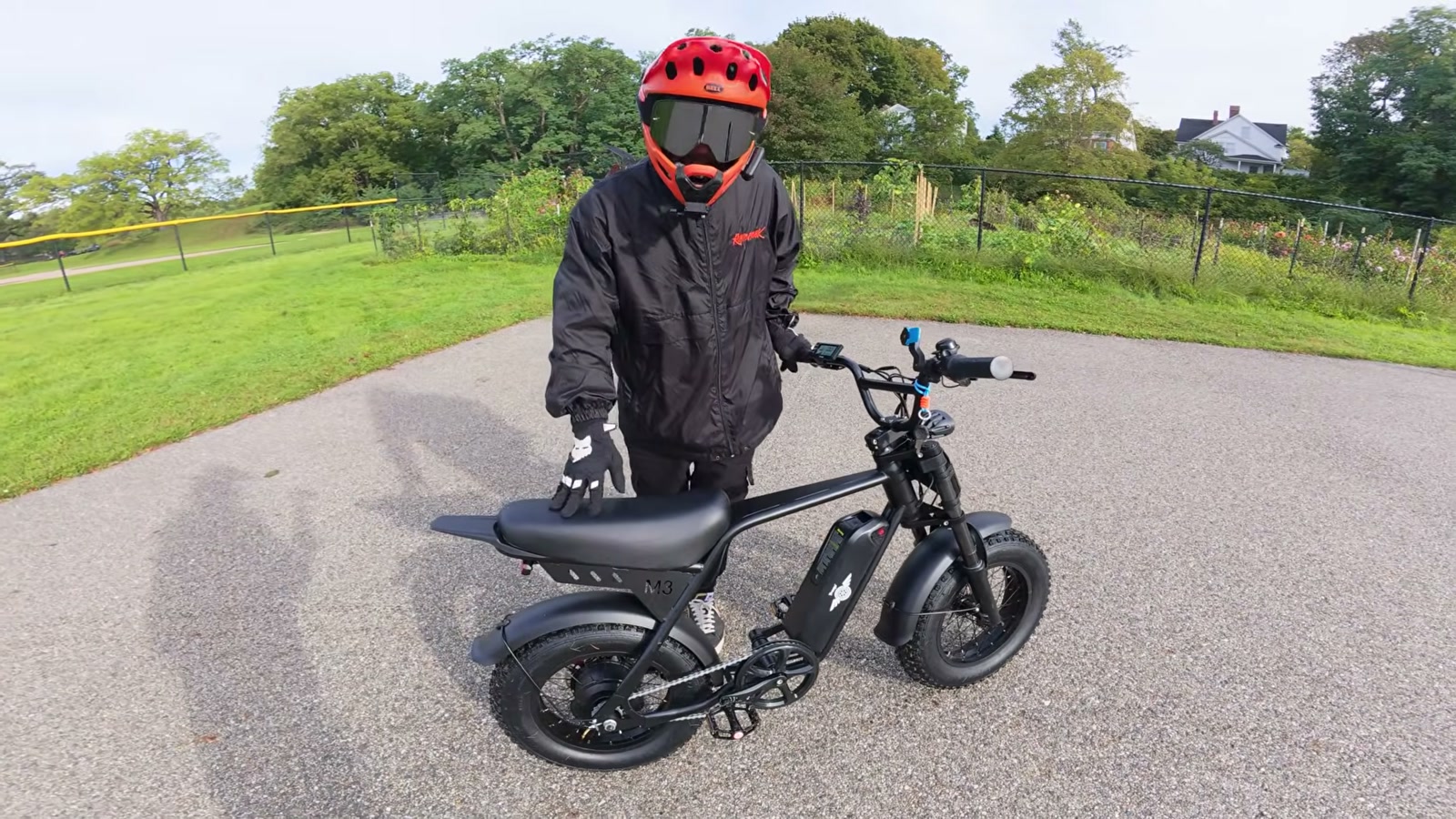 Video still from Freego Maxx M3 Review: A Mini Electric Bike With Surprisingly Big Torque at 13:10