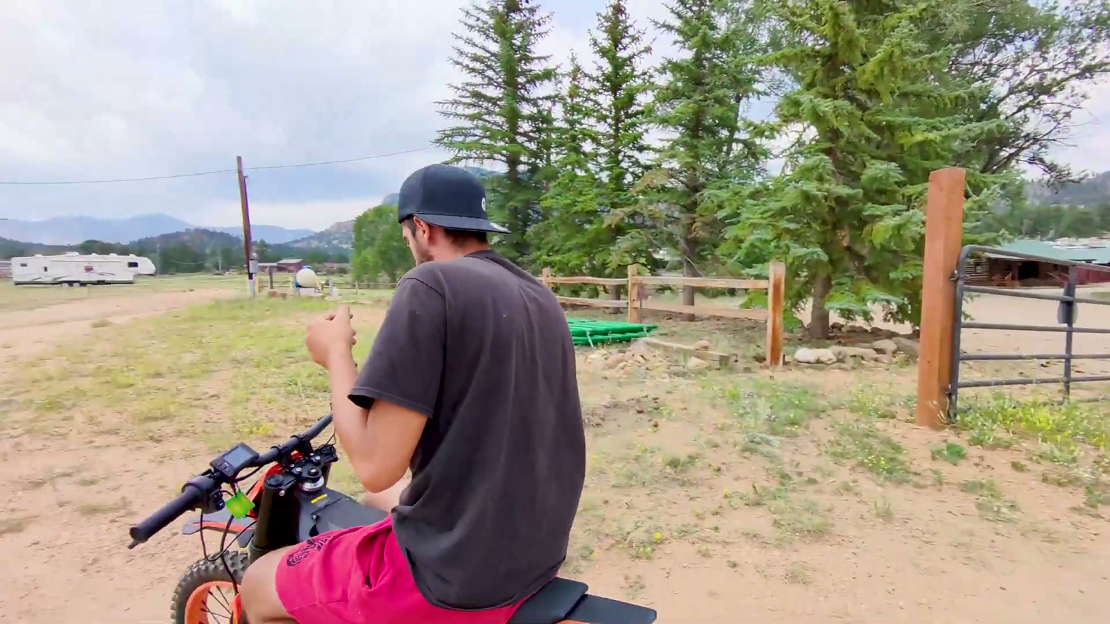 Video still from isinwheel Monster Pro Review: A Smooth, Stable Mid-Drive Mini Dirt Bike With a Wild Wheelie Mode at 8:43