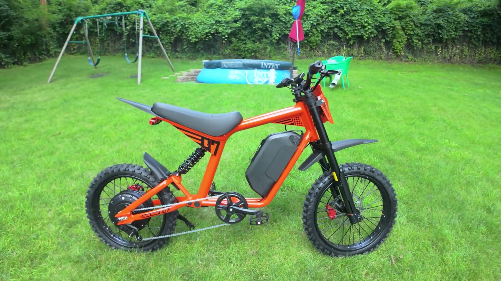 Video still from Mangosteen FT07 Electric Bike Review: Big Power, Heavy Vibes, and a Few Real Tradeoffs at 3:18