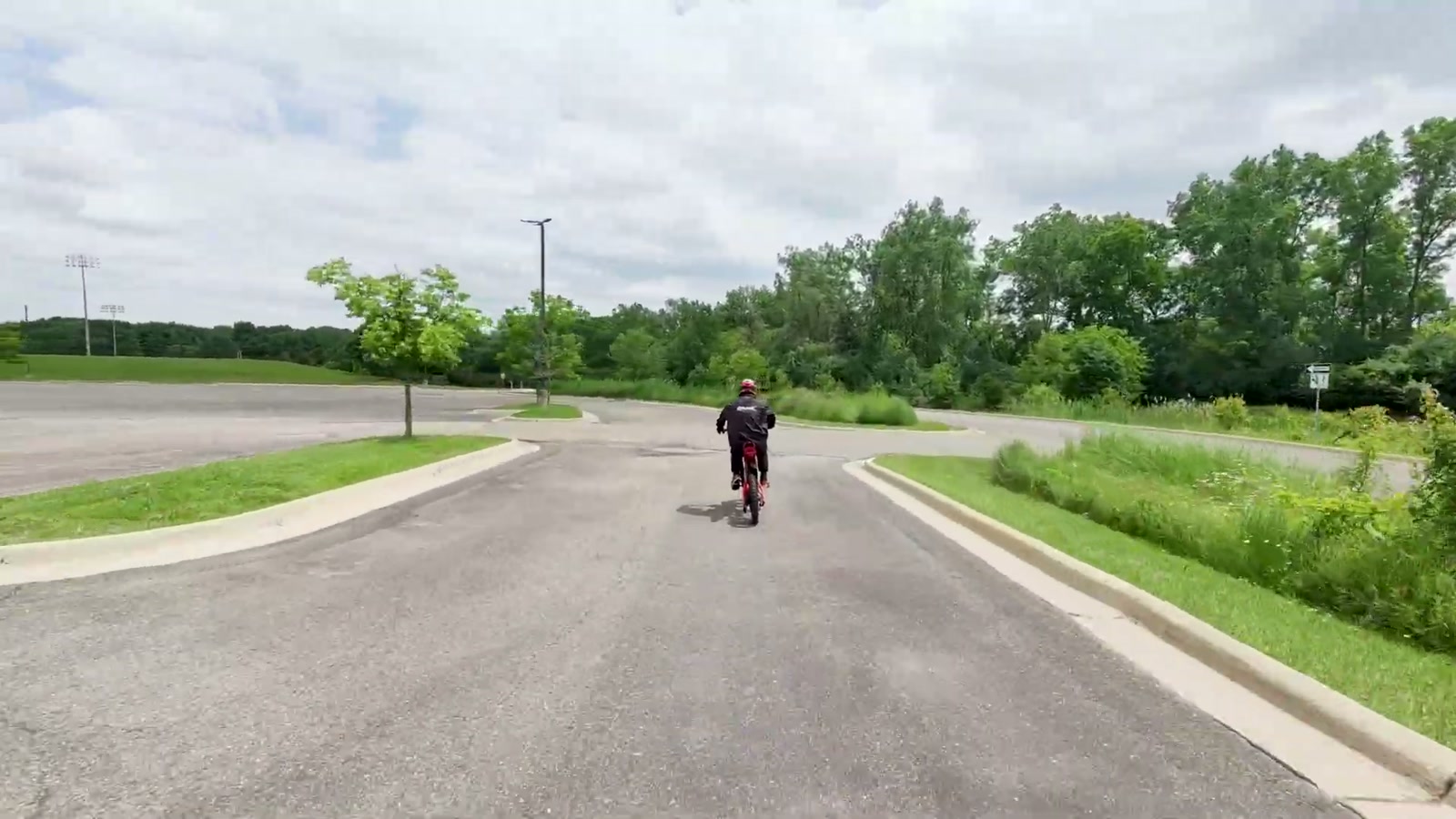 Video still from Mangosteen FT07 Electric Bike Review: Big Power, Heavy Vibes, and a Few Real Tradeoffs at 9:38