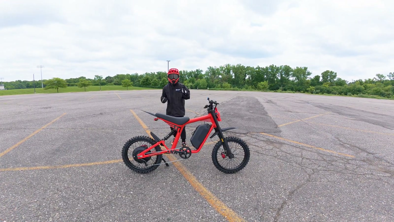 Video still from Mangosteen FT07 Electric Bike Review: Big Power, Heavy Vibes, and a Few Real Tradeoffs at 12:10