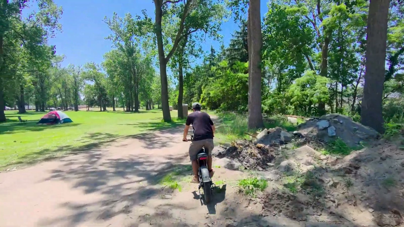 Video still from Puckipuppy Schnauzer E-Bike Review: A Comfy, Practical Cruiser With a Few Fit and Fork Quirks at 8:13