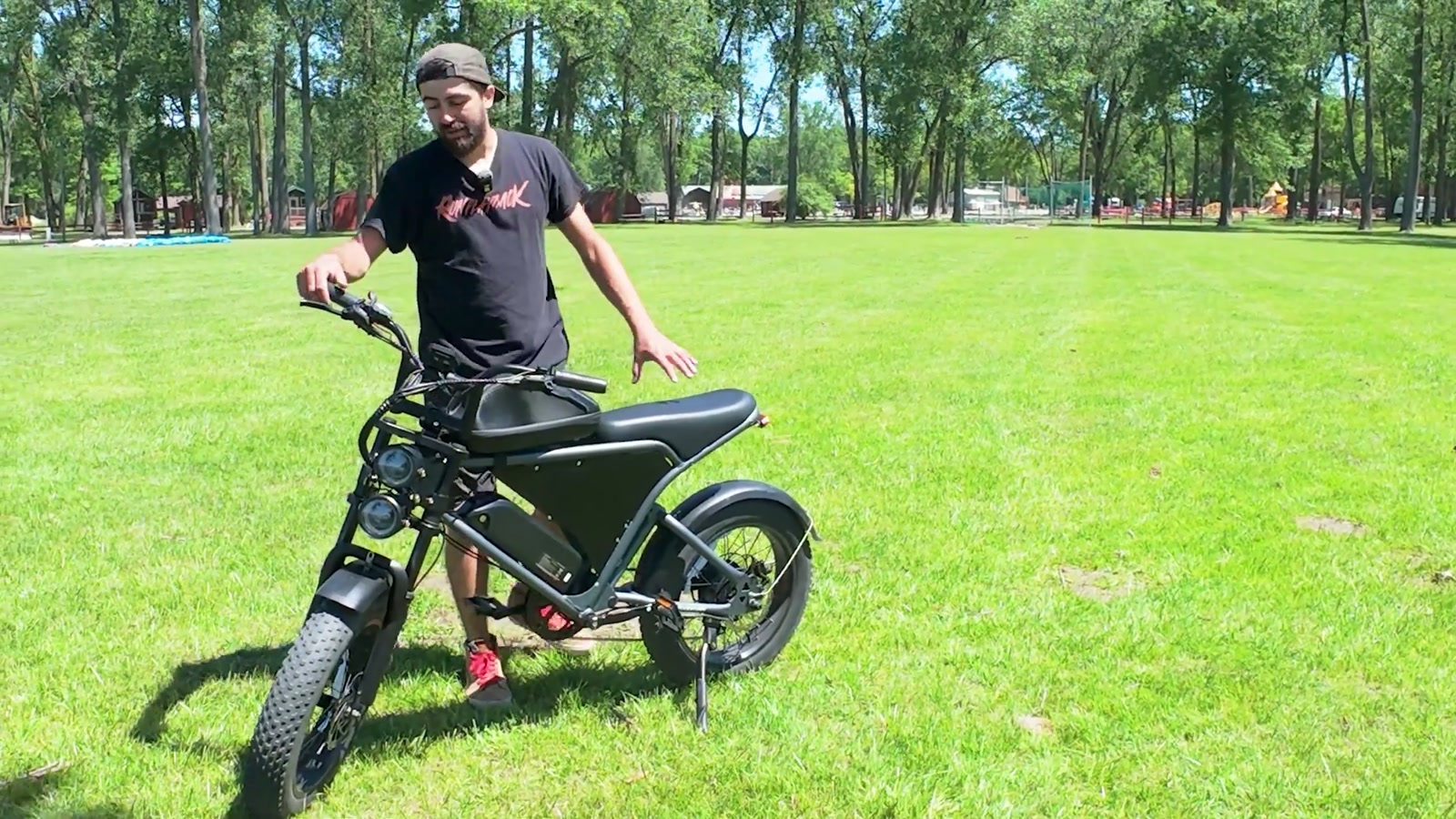 Video still from Puckipuppy Schnauzer E-Bike Review: A Comfy, Practical Cruiser With a Few Fit and Fork Quirks at 10:33