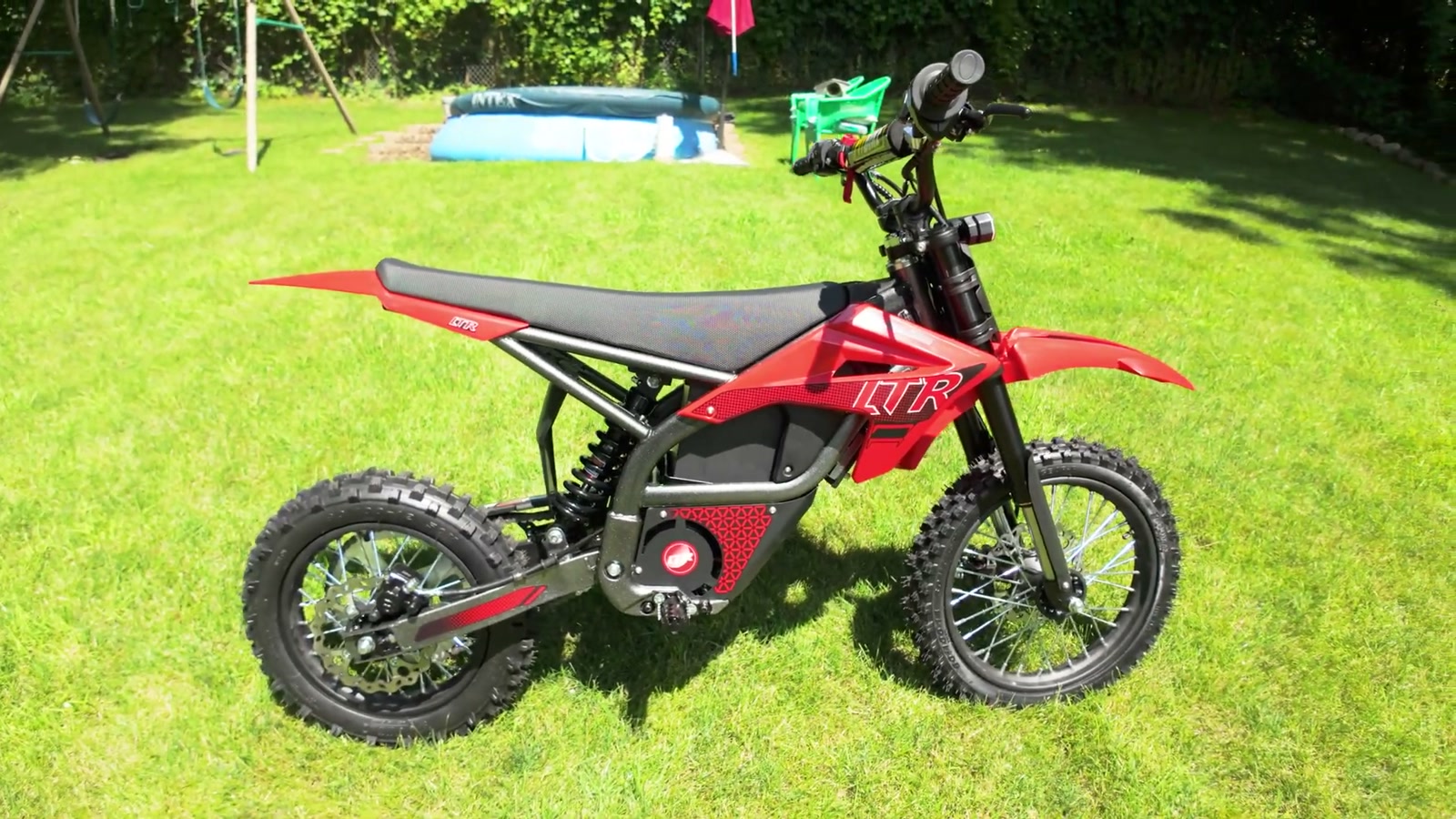 Video still from QWAYQ EM02 Mini Electric Dirt Bike Review: A Comfortable Little Ripper That Won’t Bite Back at 3:40