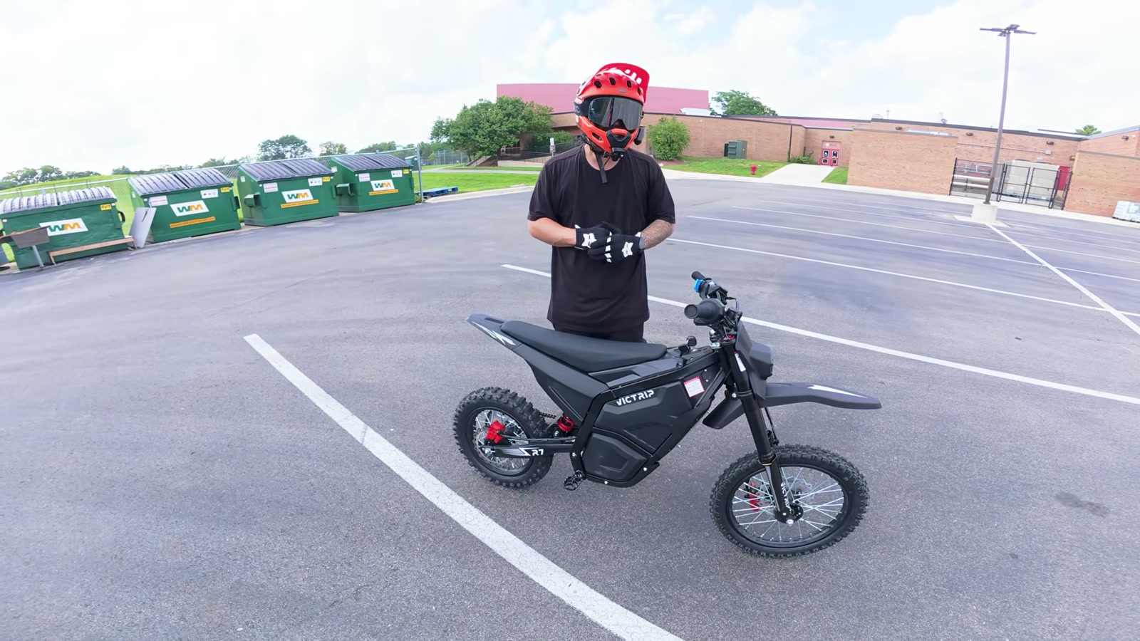 Video still from Victrip R7 Mini Electric Dirt Bike Review: 60V Makes This Little Rip-Ready at 3:24