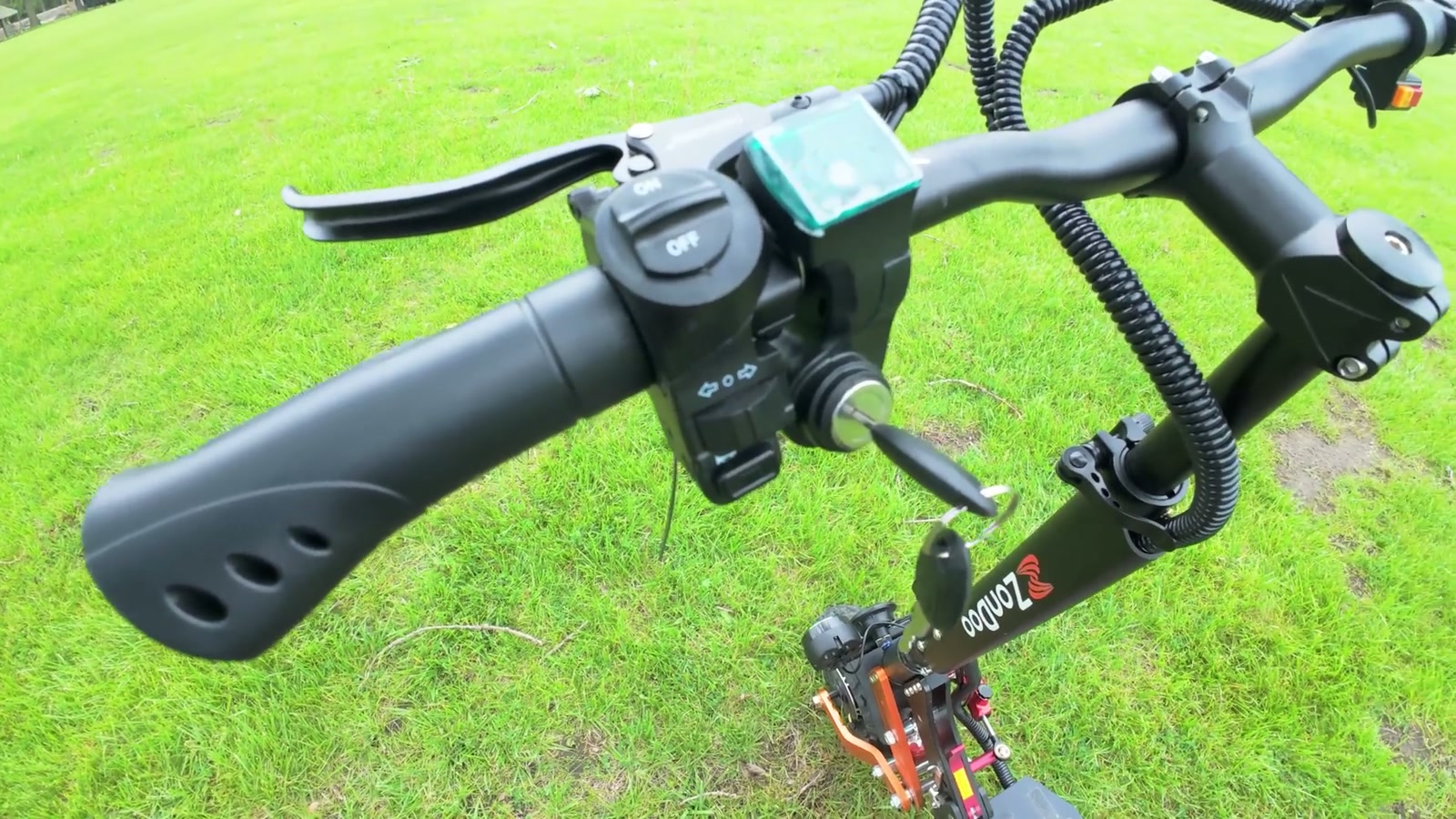 Video still from Zondoo ZO01 Plus Review: A Dual-Motor Scooter That’ll Do 50+ mph (and That’s the Point… and the Problem) at 2:14
